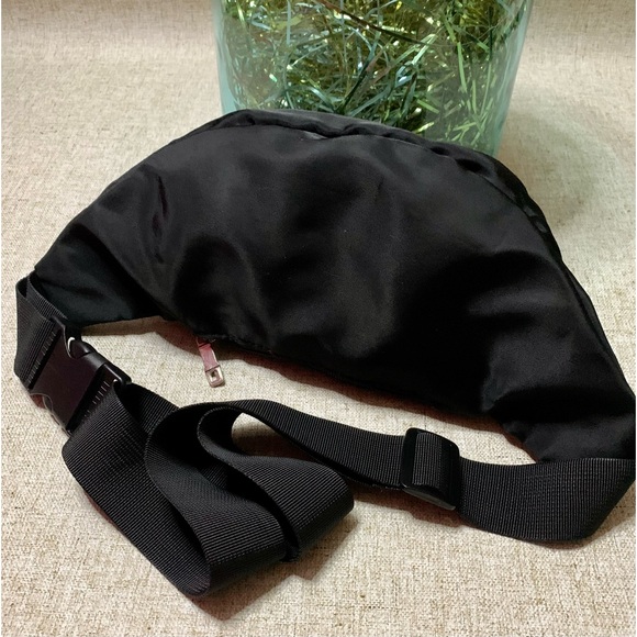 🦋funny bag, black color, satin fabric. excellent condition.🦋
🧿#BLKF - Picture 5 of 17